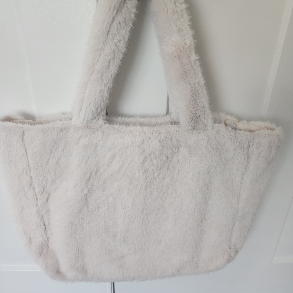 Victoria's Secret Cream Faux Fur Tote Bag, NWT - Picture 2 of 6